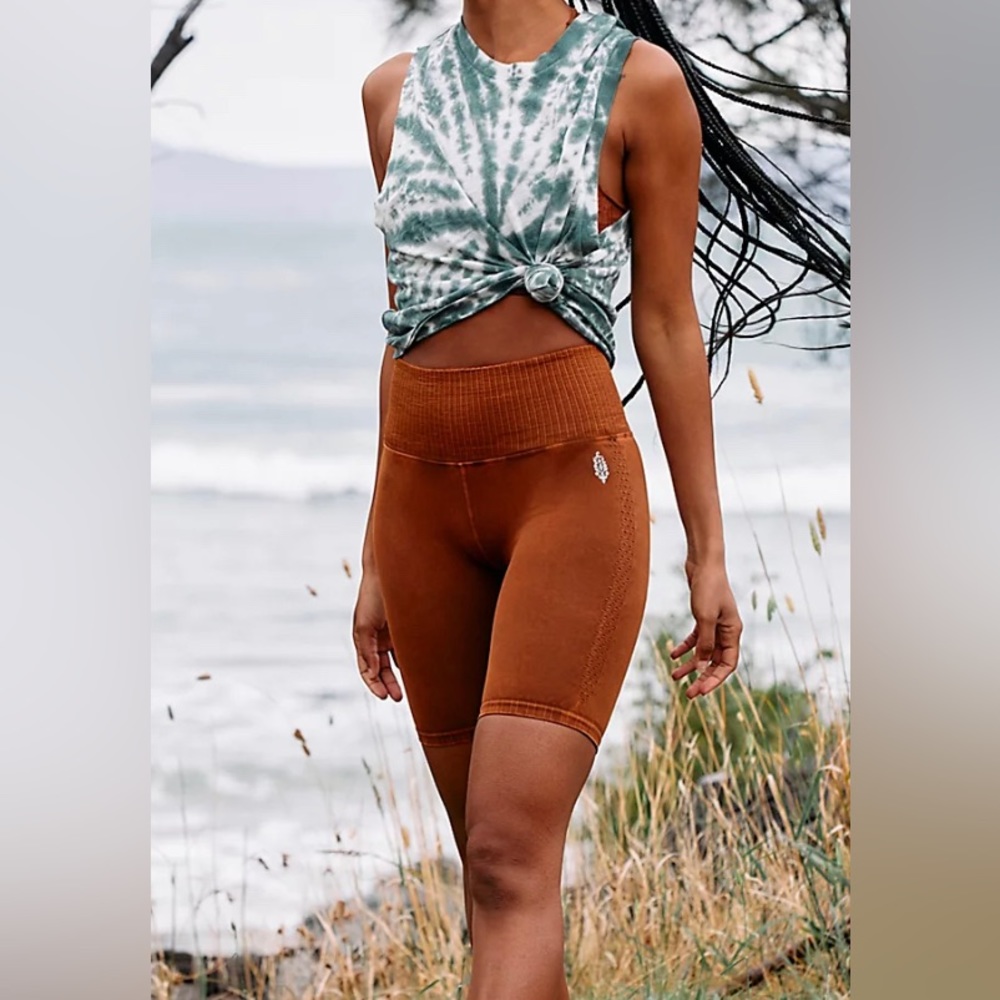 Free People Movement Good Karma Bike Shorts “Toasted Coconut” Size Small NWOT - Picture 3 of 11
